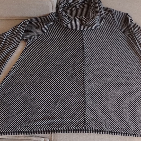Grey/Black Cowl Neck Sweater, Size 24W, 70% Polyester, 25% Viscose, 5% Elastane - Picture 6 of 6